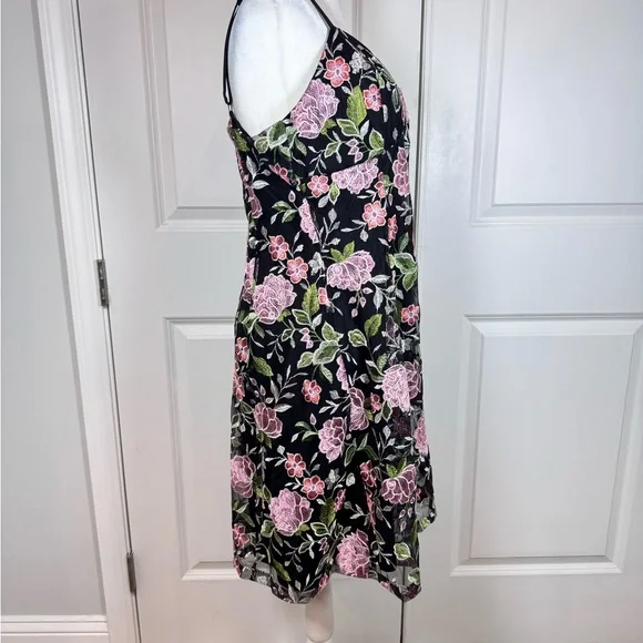 GUESS Black Embroidered Floral Fit & Flare Cocktail Party Dress Size 14 - Picture 4 of 11